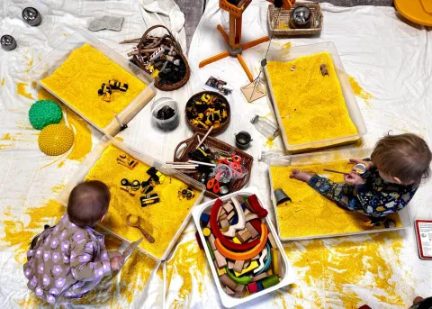 Rändav sensoorne mänguhommik