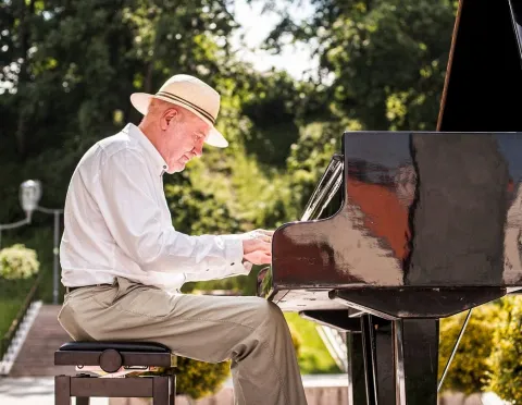 OLAV EHALA koos Nele-Liis Vaiksooga Luke Majas