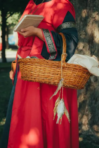 Giidiga ajarännak (kujuteldavas) keskaegses Uus-Pärnus