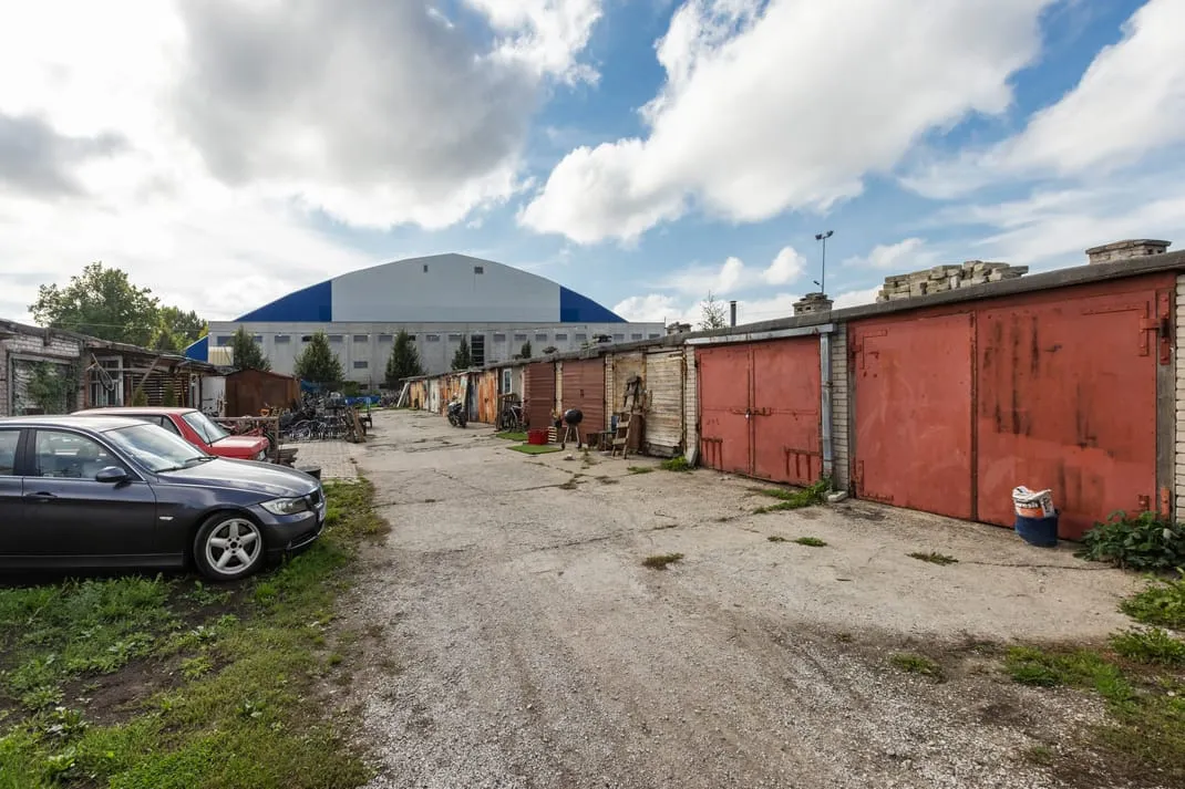 Ringkäik näitusel „Garaaž. Гараж. Garage“  ja loeng “Garaažid ja garaažlad”.