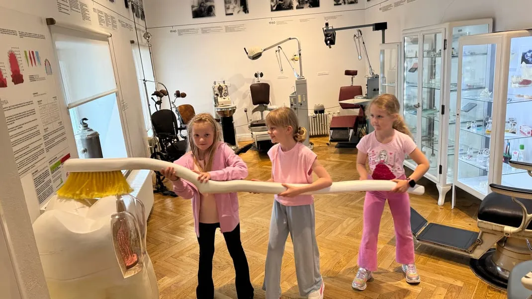 Kahepäevane toitumise ja hammaste teemaline linnalaager „Hundid söönud, hambad terved" Tervisemuuseumis (7–10-aastased lapsed)