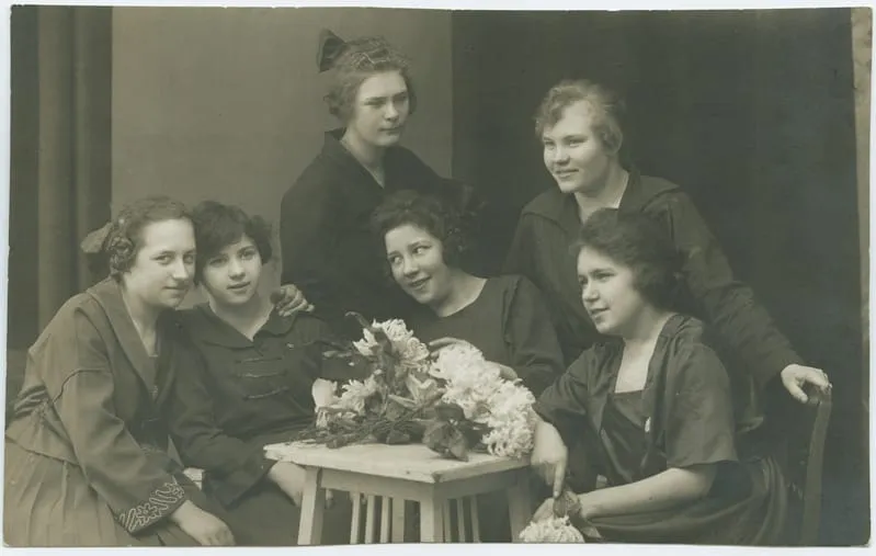 Anu Kannikese loeng "Moodsad naised Tallinna kultuuris ja poliitikas 1920. aastatel."